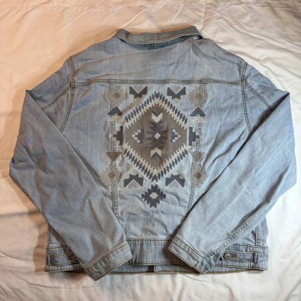 LuLaRoe Jaxson Denim Jacket Aztec Embroidery Blue Women's 2XL Boho Trucker‎ Y2K